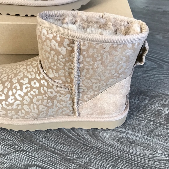 Ugg classic mini snow leopard boot - Picture 4 of 7